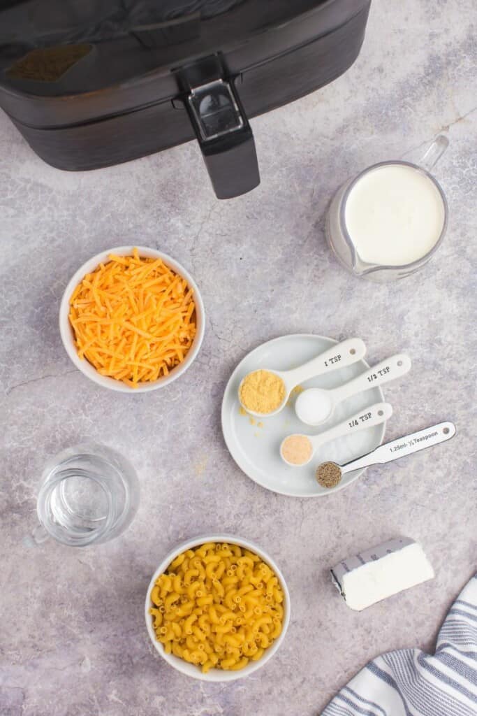 ingredients needed to make air fryer mac and cheese. 