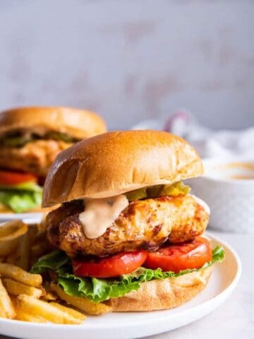 air fryer chicken sandwich with tomatoes and lettuce