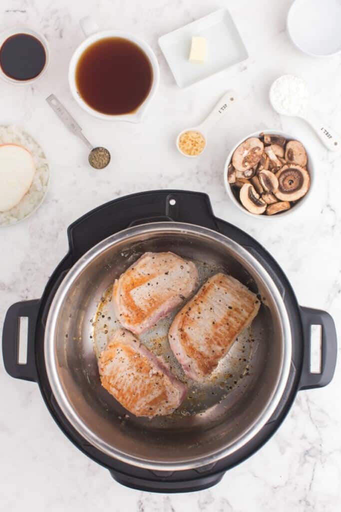 seared seasoned pork chops