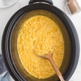 Creamy crockpot mac and cheese.