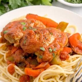 homemade chicken cacciatore recipe with pasta and peppers