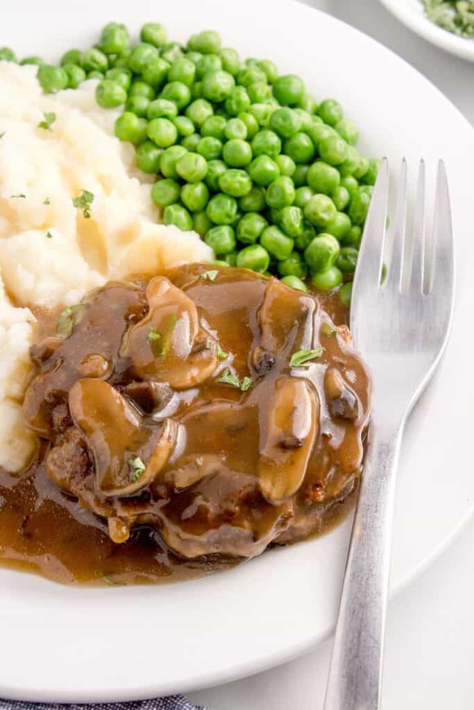 best salisbury steak recipe with mashed potatoes and green peas