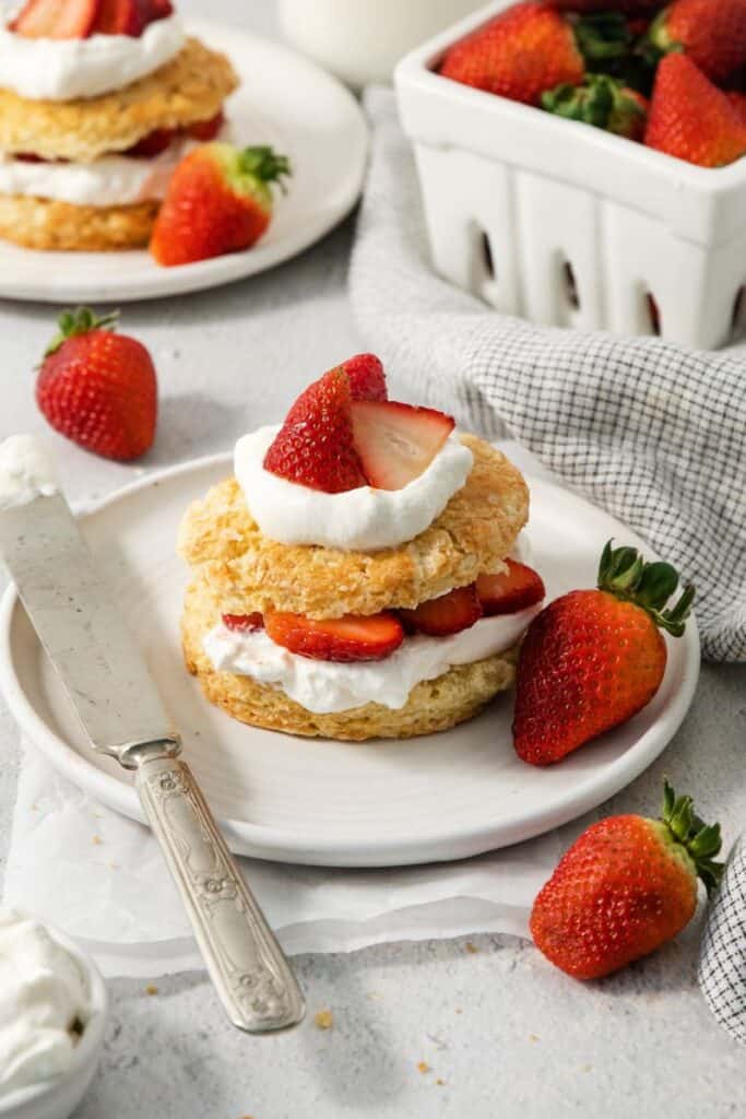 close up of easy strawberry shortcake recipe