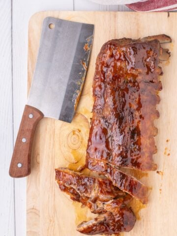 slicing rib rack with sharp knife