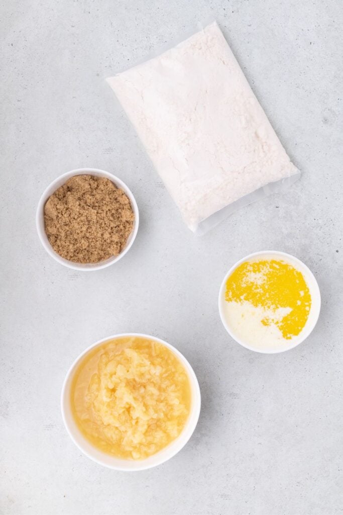 ingredients needed to make pineapple dump cake.