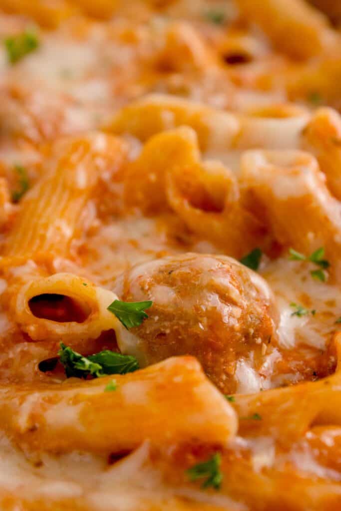 Close up image of baked penne pasta.