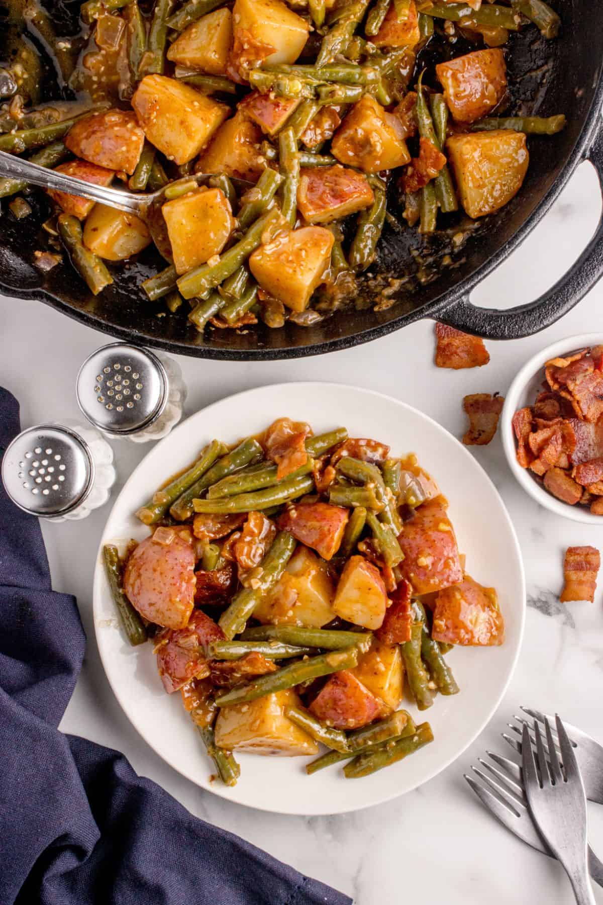 One Pan Smothered Green Beans | Everyday Family Cooking