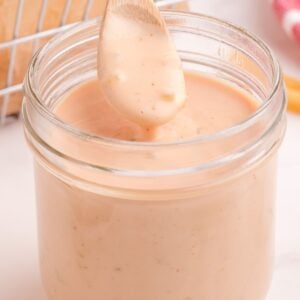 Close up of the In-N-Out Sauce recipe in a mason jar.